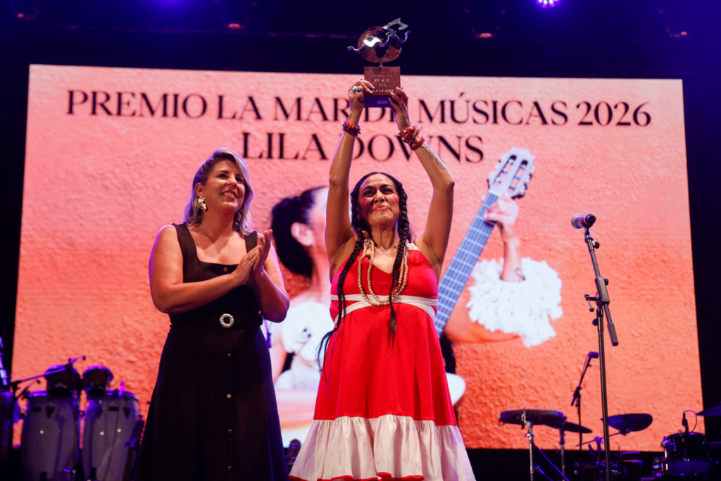 Lila Downs durante la entrega del Premio La Mar de Músicas 2026 en Cartagena