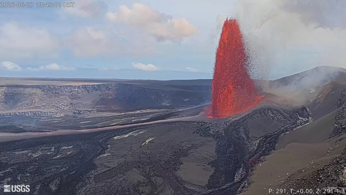 Kilauea lanzó una fuente de lava de 300 metros y la erupción quedó captada desde dos cámaras
